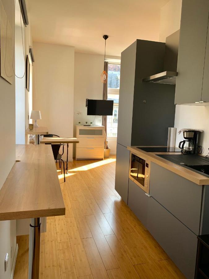 Les Fabuleux Appartements Du Coeur De Ville - Place Victor Hugo Besancon Bagian luar foto