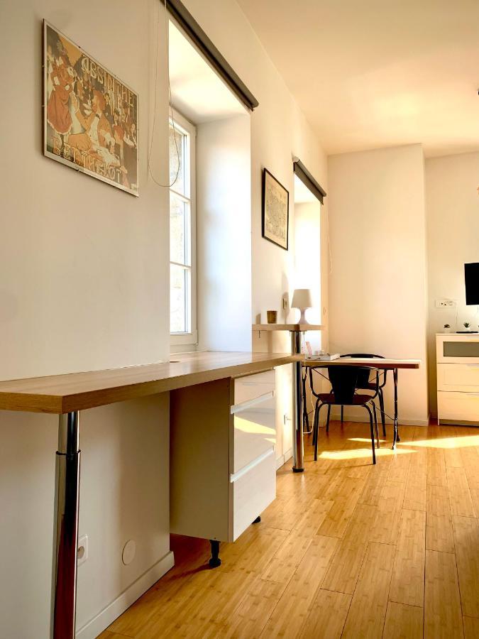 Les Fabuleux Appartements Du Coeur De Ville - Place Victor Hugo Besancon Bagian luar foto