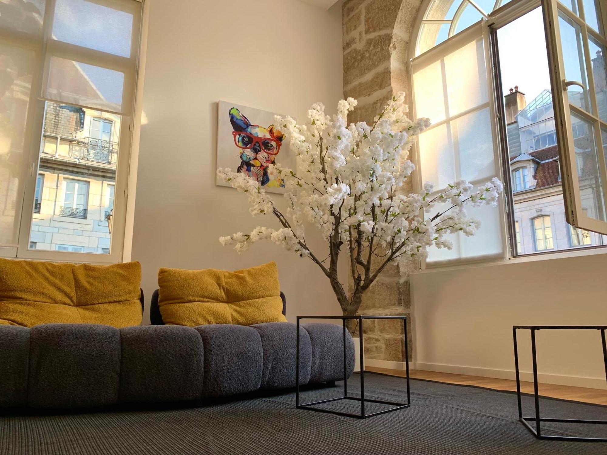 Les Fabuleux Appartements Du Coeur De Ville - Place Victor Hugo Besancon Bagian luar foto