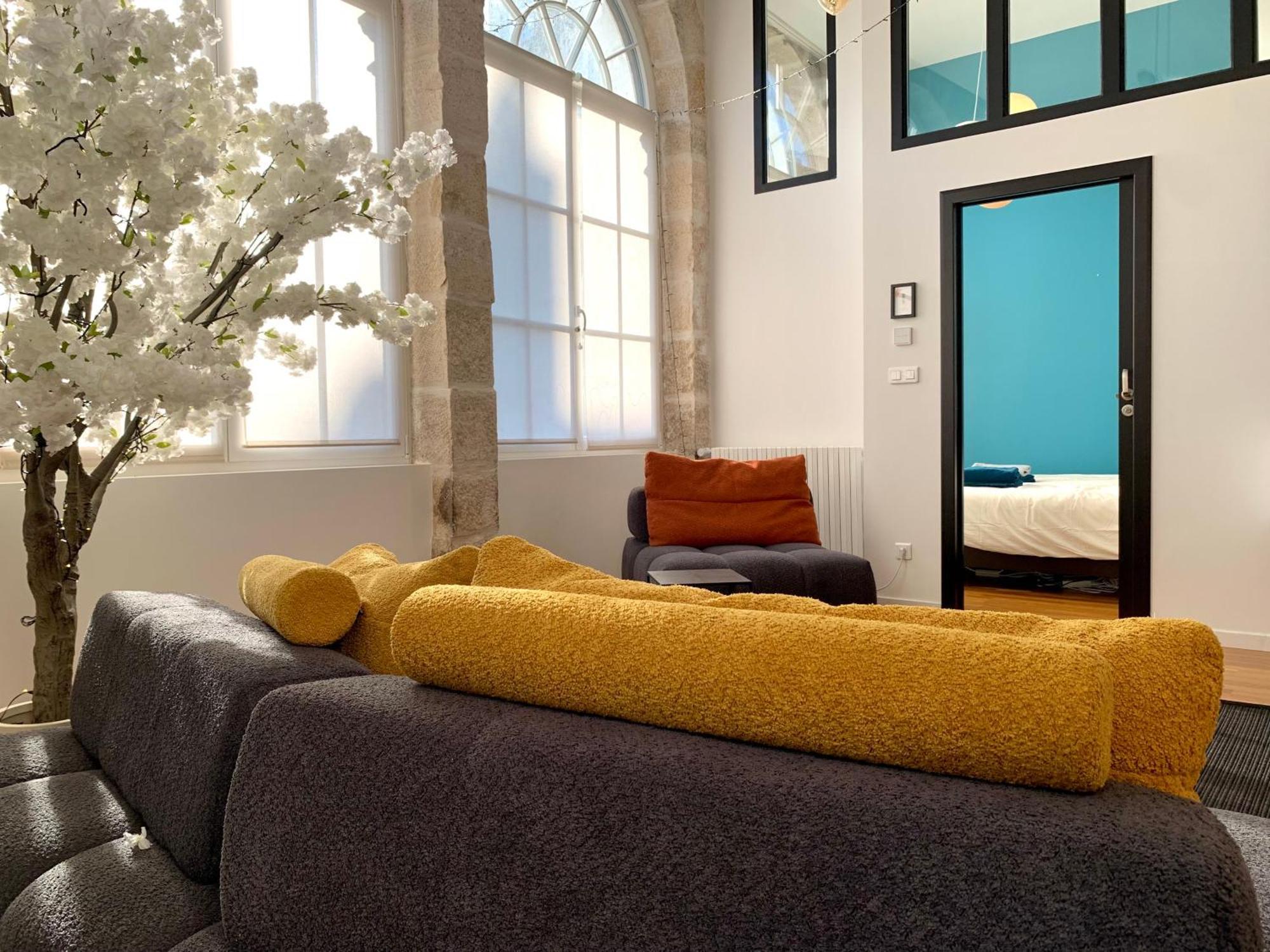 Les Fabuleux Appartements Du Coeur De Ville - Place Victor Hugo Besancon Bagian luar foto